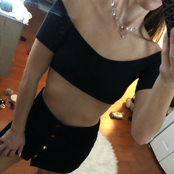 LF Off the Shoulder Crop - Picture 3 of 5